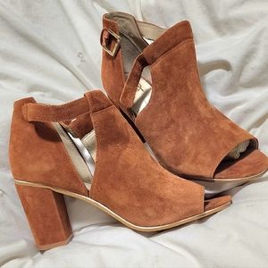 Gently worn House of Harlow mules. Light brown. Soft, genuine, suede leather.